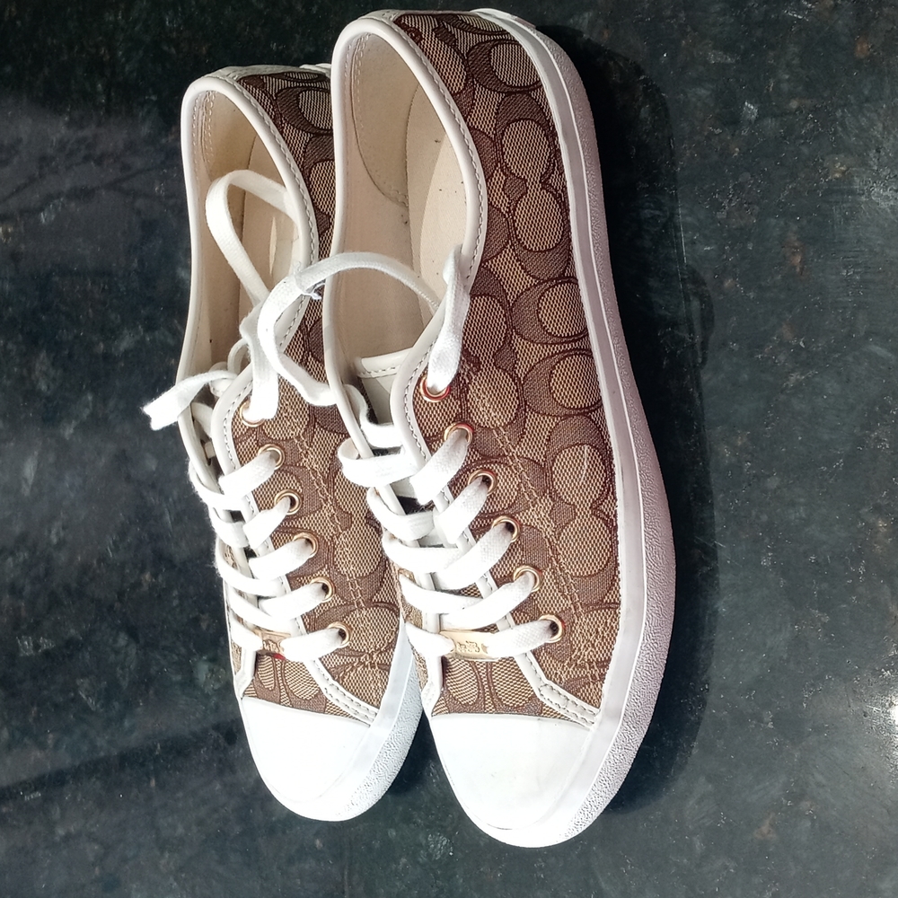Coach Empire classic print tan Sneakers size 9.5B